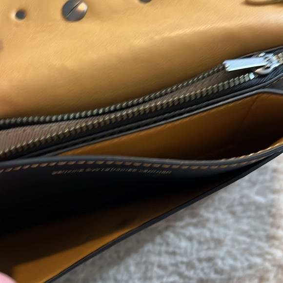 Coach 1941 souvenir wristlet/crossbody 3 charms included on bag GUC RARE 🚨 - Picture 8 of 16